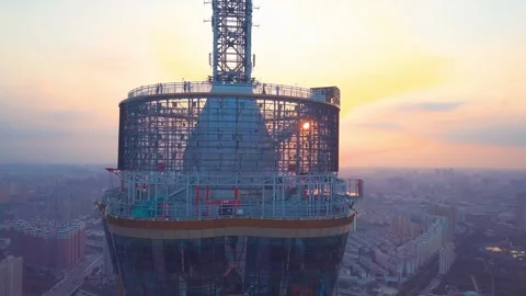 Aerial View of Modern Skyscraper Observation Deck at Sunset Vidéo 335429058