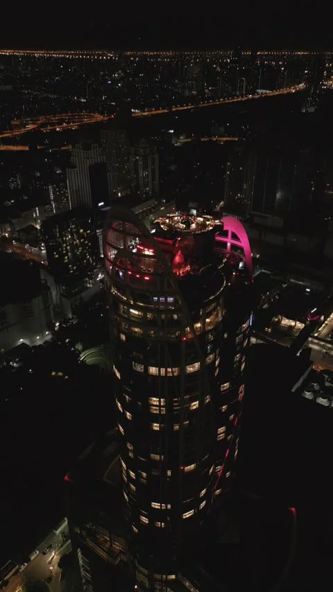 Aerial View of Modern Skyscraper Rooftop Bar at Night in Bangkok, Thailand Stock-Footage 331339402