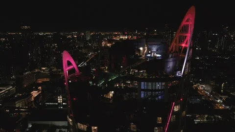 Aerial View of a Modern Skyscraper with Rooftop Bar at Night in Bangkok, Thailan Stock-Footage 331339416