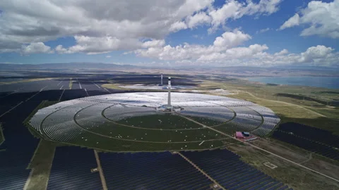 Aerial View of Molten Salt Tower Solar Thermal Power Plant Video stock 342060220