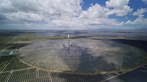 Aerial View of Molten Salt Tower Solar Thermal Power Plant Видео 342060966