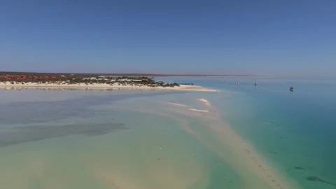 Aerial View of Monkey Mia Dolphin Resort, Denham, Shark Bay, Western Australia. Vídeo Stock 330740801