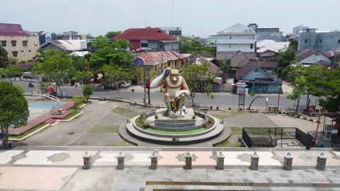 Aerial view of the monkey statue as a typical monument in Banjarmasin in th.. Stock Footage 254455570