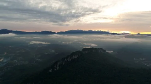 Aerial view. A morning view parallel to the mountain peak during sunrise. Видео 81258980