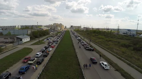Aerial view: motorcade 動画素材 61921763