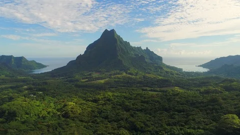Aerial view of Mount Rotui, lush jungle, picturesque hills, mountains, Moorea Stockbeeldmateriaal 90089843