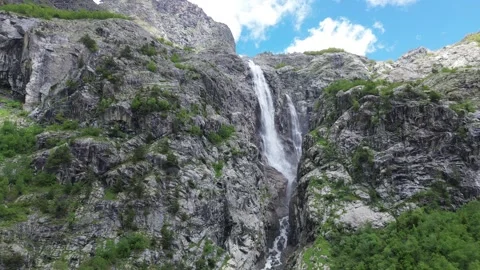 Aerial View of Mount Ushba With Two Waterfalls in Gorge, Georgia, 4K Vídeos de archivo 339344533