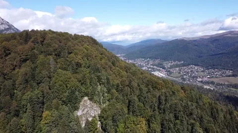 Aerial view mountain forest Vídeo Stock 212331544