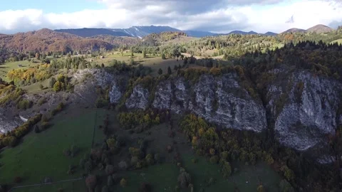 Aerial view mountain forest Vídeo Stock 217440390