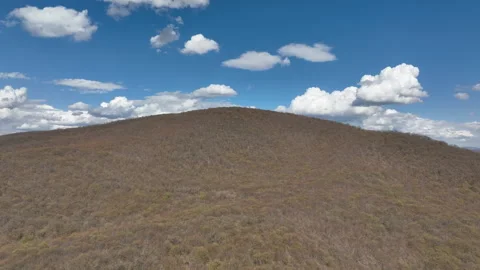Aerial View of Mountain Forest Landscape Under Blue Sky with White Clouds 库存影片 332165418