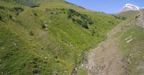 Aerial view of  mountain river and trails in  green canyon. 스톡 동영상 83082580