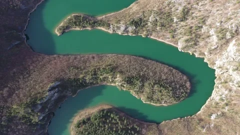 Aerial view of mountain river meanders Video stock 271672008