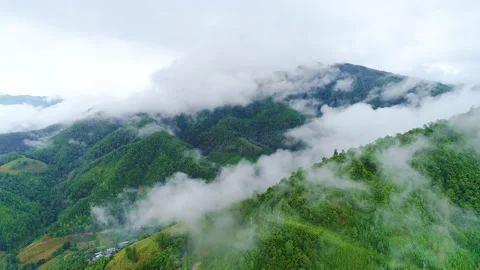 Aerial View Of Mountains And Clouds Vídeos de archivo 165026769