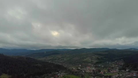 Aerial View Of Mountains, Clouds, Forests, And Sunlight. Vidéo 300380532