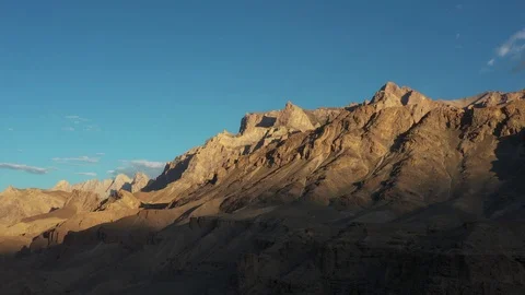 Aerial view of mountains of the himalayan range Vidéo 121664608