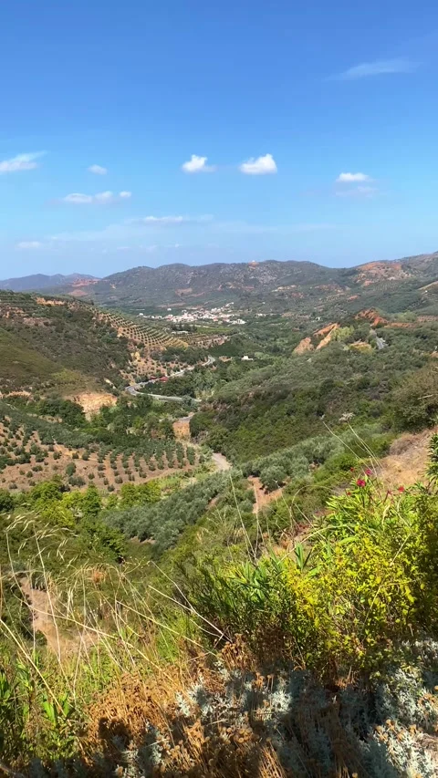 An aerial view of the mountains. Vertical video 库存影片 286742998