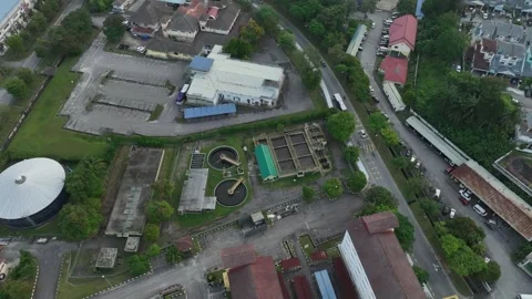Aerial view of a multi-functional facility and surrounding landscape in an urban Video stock 312913365