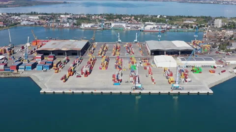 Aerial view to new container unloading terminal of port of Burgas, Bulgaria 스톡 동영상 315554397