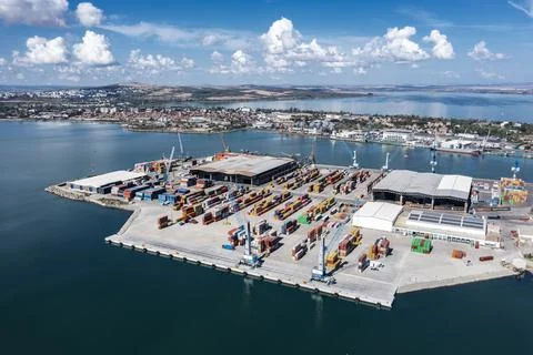 Aerial view to new container unloading terminal of port of Burgas, Bulgaria Foto stock