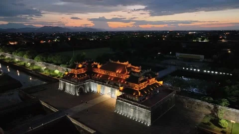 Aerial view of Ngo Mon Gate illuminated at dusk in the Imperial City of Hue, Vie Stock Footage 339273851