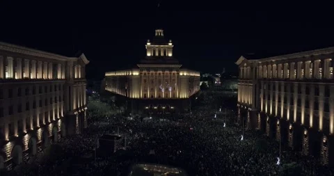 Aerial view at night over a square in downtown Sofia with huge protest 스톡 동영상 324559707