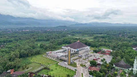Aerial view of An-Nuur Central Java Grand Mosque surrounded by greenery Stock Footage 299509472