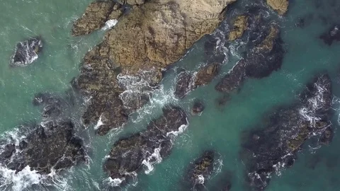 Aerial view of ocean waves and mountains. Malibu beach top view Video stock 82940304