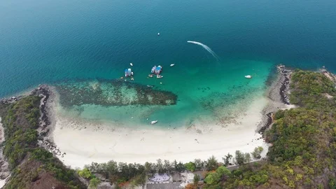 Aerial view of ocean waves, beach and rocky coastline and beautiful forest Видео 109085186