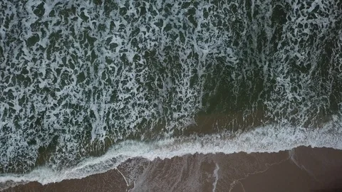 Aerial View - Ocean Waves Breaking, Slow Forward Overhead Video stock 102289265