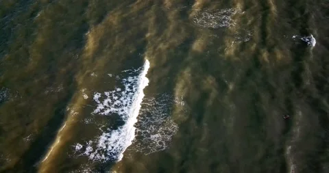 Aerial view of ocean waves creating white foam. 4k video Video stock 136612116