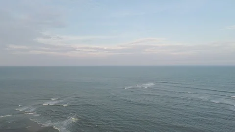 Aerial view of an ocean with waves. 스톡 동영상 87120306