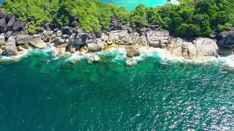 Aerial view of the ocean waves, white beaches and clear blue water and beautiful Stock-Footage 132113991