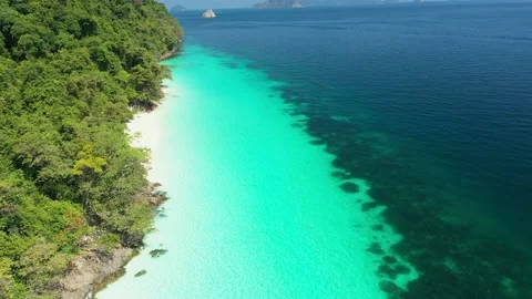 Aerial view of the ocean waves, white beaches and clear blue water and beautiful Stock Footage 132114161