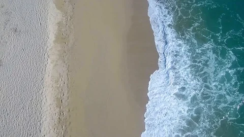 Aerial view to ocean waves. Yellow sand beach. Blue water background. Photo m Vídeos de archivo 109177309