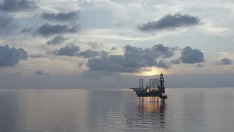 Aerial view of offshore jack up rig and offshore platform during sunset Video stock 320435945