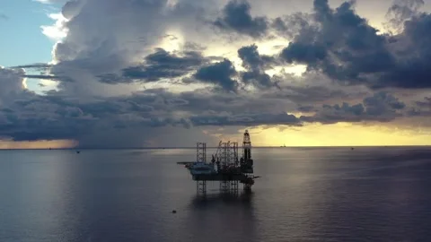 Aerial view of offshore jack up rig and offshore platform during sunset Video stock 320970149