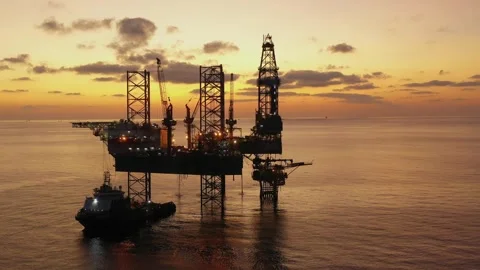 Aerial view of offshore jack up rig and offshore platform during sunset Видео 332444918