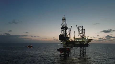 Aerial view of offshore jack up rig and offshore platform during sunset Видео 337974667