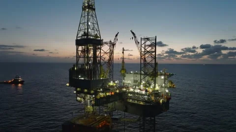 Aerial view of offshore jack up rig and offshore platform during sunset Видео 337974692