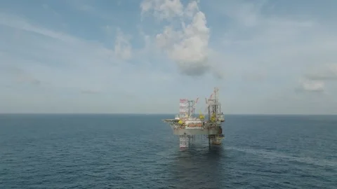 Aerial view of offshore jack up rig and offshore platform during sunset 스톡 동영상 338036055