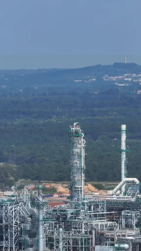 Aerial view of oil refinery complex and energy infrastructure Stock Footage 339730774
