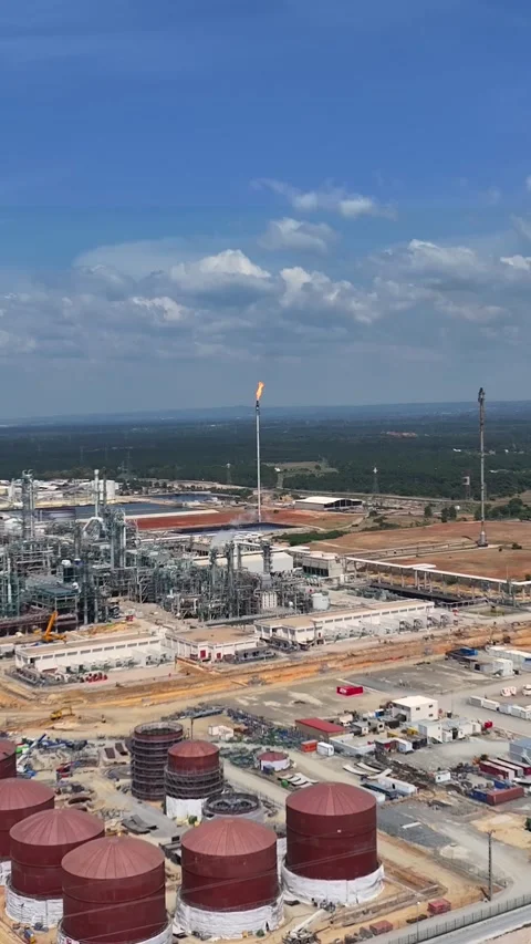 Aerial view of oil refinery complex in industrial processing plant Stock Footage 339730957