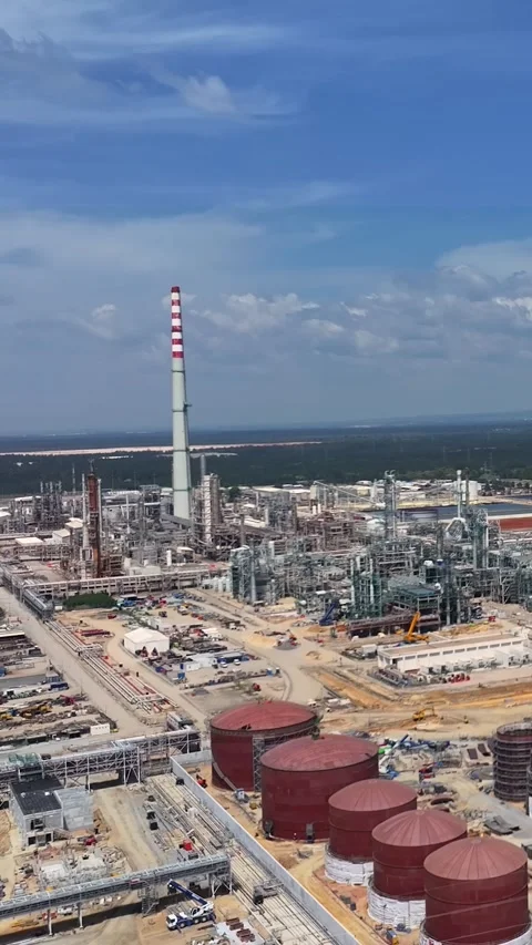 Aerial view of oil refinery complex with energy infrastructure and processing Stock Footage 339731029
