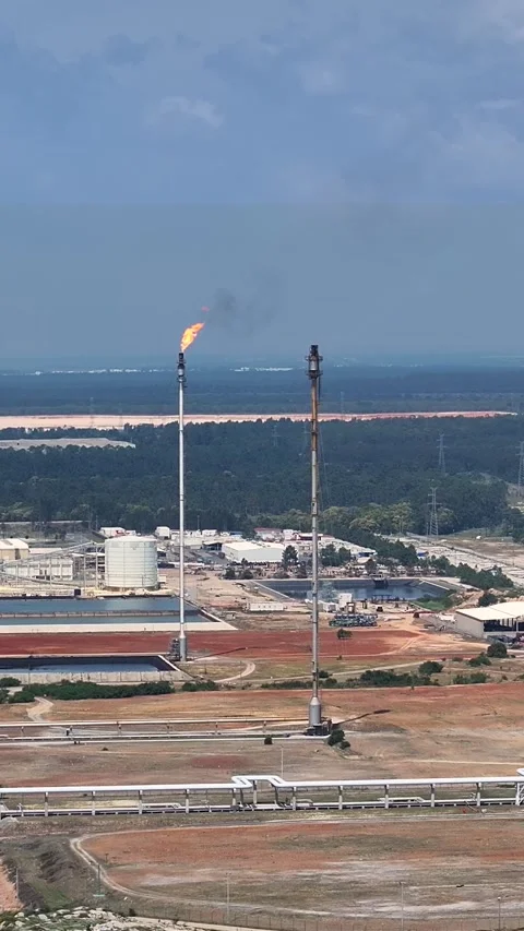 Aerial view of oil refinery complex and industrial processing plant Stock Footage 339731368