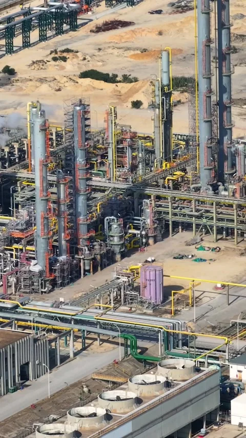 Aerial view of an oil refinery complex and fuel storage tanks Stock Footage 339731629