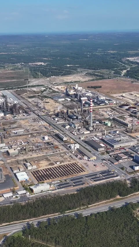 Aerial view of oil refinery complex with fuel storage tanks Stock Footage 339732283