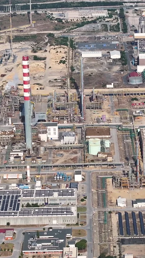 Aerial view of oil refinery complex with fuel storage tanks in operation Stock Footage 339732463