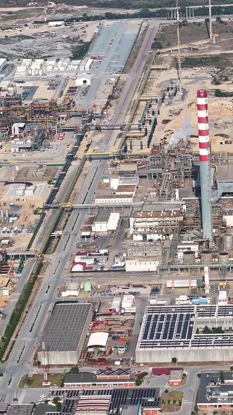 Aerial view of an oil refinery complex and fuel storage tanks Stock Footage 339732489