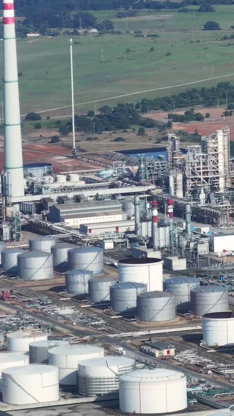 Aerial view of an oil refinery complex and petrochemical processing plant Stock Footage 340813694