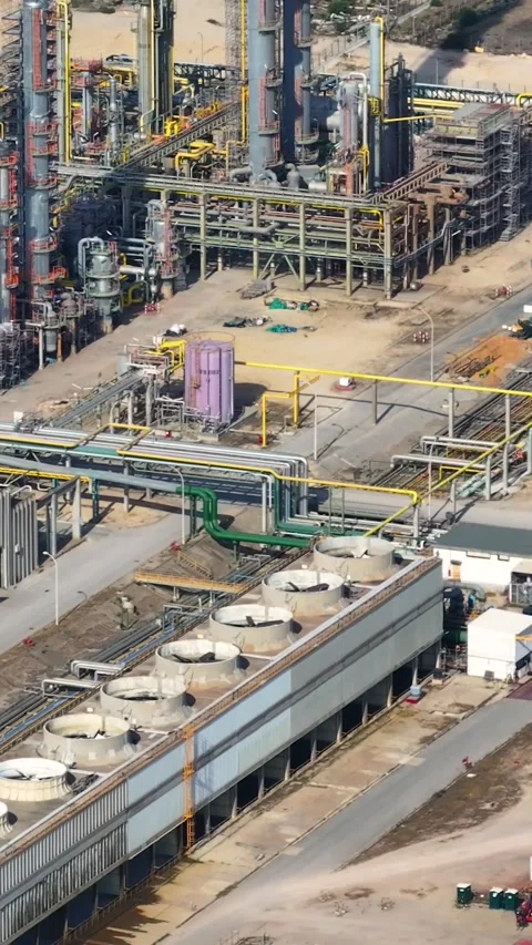 Aerial view of an oil refinery complex with industrial processing facilities Stock Footage 340908175